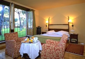 Bedroom at Parador Tordesillas - Spain